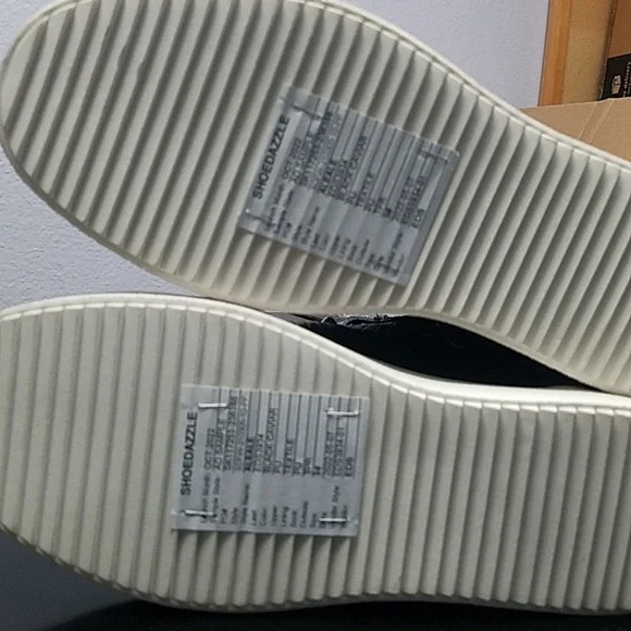 Booties NEW with tags - Picture 4 of 6